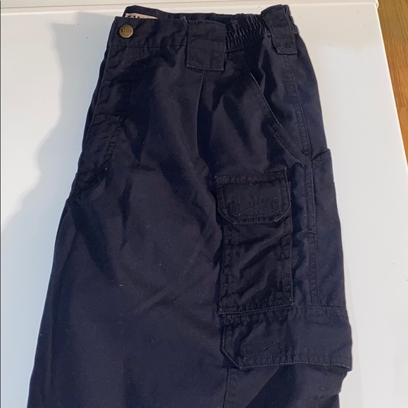 5 pairs of used 5-11 tactical cargo pants - Picture 3 of 3